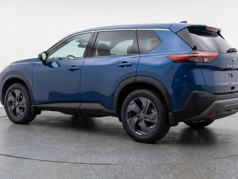 Used 2025 Nissan Rogue SV image 6
