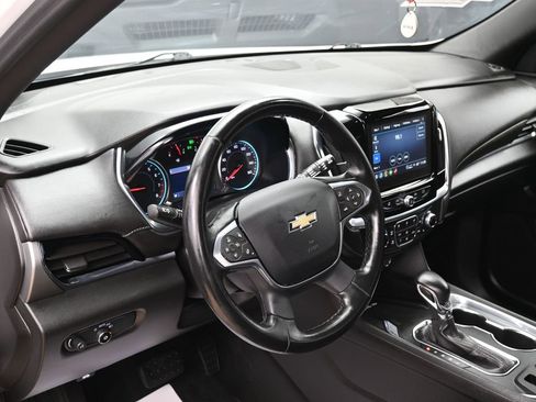 Used 2023 Chevrolet Traverse LT image 18