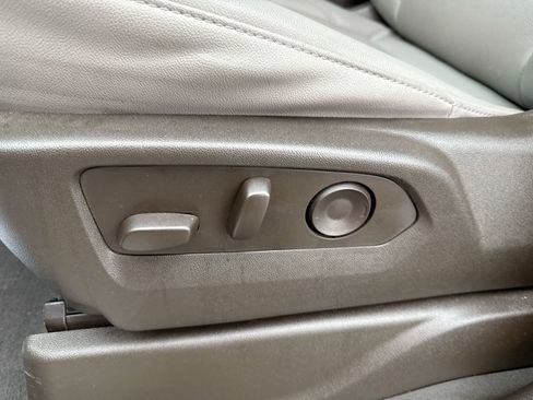 Used 2025 Chevrolet Suburban Z71 w/ Comfort Package image 14