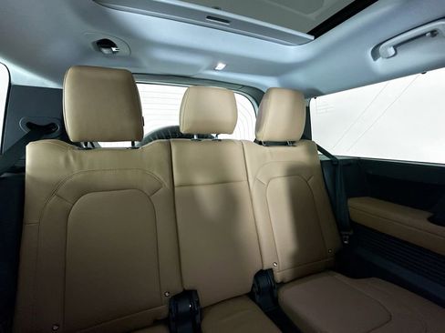 Used 2025 Land Rover Defender 130 S image 16