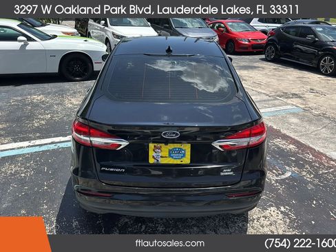 Used 2020 Ford Fusion SE FWD image 9