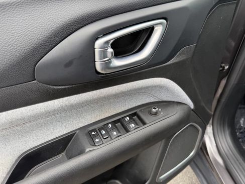 Used 2023 Jeep Compass Latitude AWD/4WD image 21