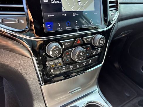 Used 2019 Jeep Grand Cherokee Altitude AWD/4WD image 23