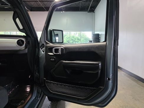 Used 2024 Jeep Wrangler Unlimited AWD/4WD image 19