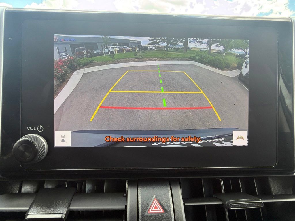 Used 2025 Toyota RAV4 XLE AWD/4WD image 32