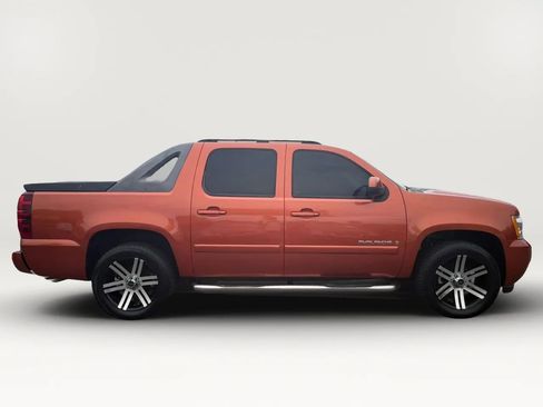 Used 2007 Chevrolet Avalanche LTZ w/ LTZ Preferred Equipment Group RWD image 6