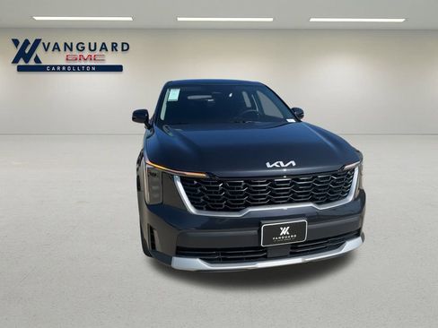 Used 2025 Kia Sorento LX image 3