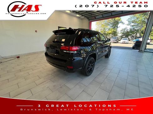 Used 2021 Jeep Grand Cherokee Laredo X AWD/4WD image 7