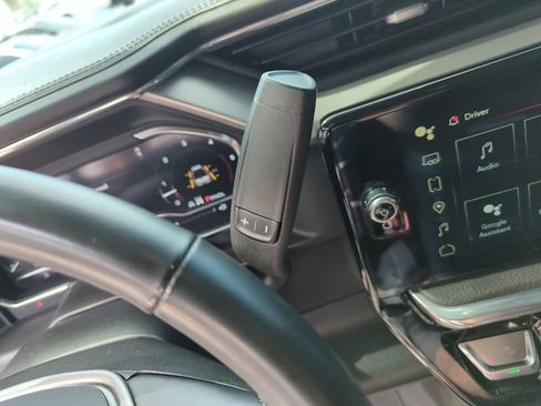 Used 2025 GMC Sierra 2500 Denali AWD/4WD image 23