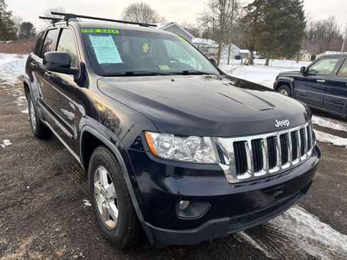 Used 2011 Jeep Grand Cherokee Laredo image 3