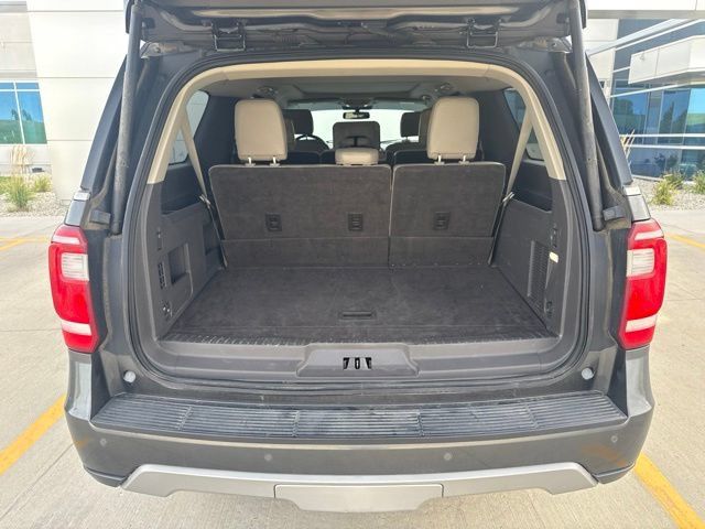 Used 2019 Ford Expedition Max XLT w/ Equipment Group 202A AWD/4WD image 14