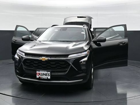 Used 2025 Chevrolet Trax LT w/ LT Convenience Package FWD image 46