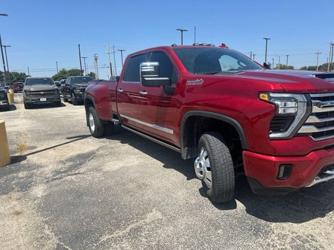 Used 2025 Chevrolet Silverado 3500 High Country w/ High Country Premium Package AWD/4WD image 7