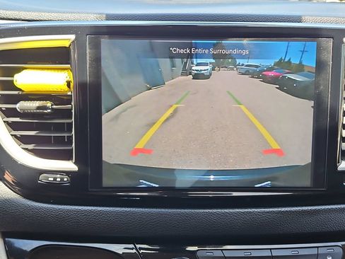 Used 2023 Chrysler Pacifica Touring-L FWD image 20
