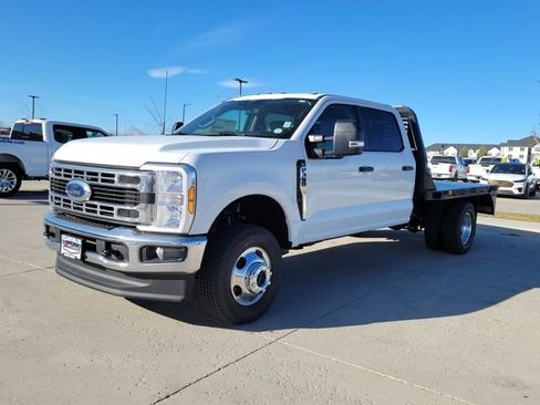 New 2026 Ford F350 XL w/ XL Chrome Package image 4