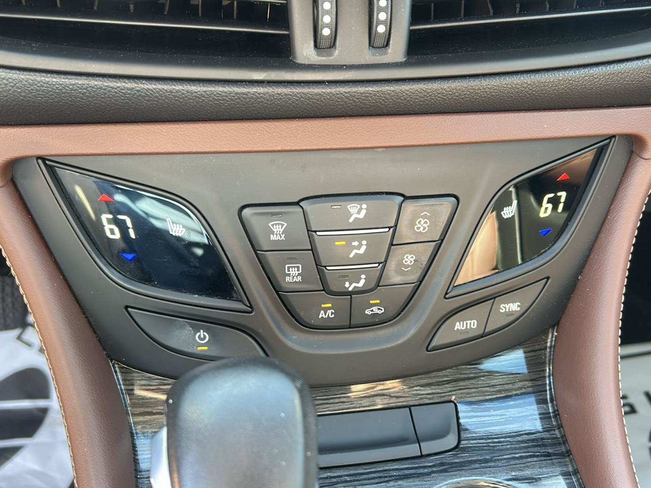 Used 2018 Buick Envision Essence w/ LPO, Interior Luxury Package FWD image 19