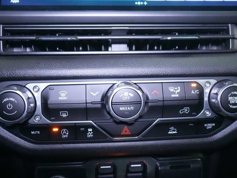 Used 2025 Jeep Wrangler Sport AWD/4WD image 29
