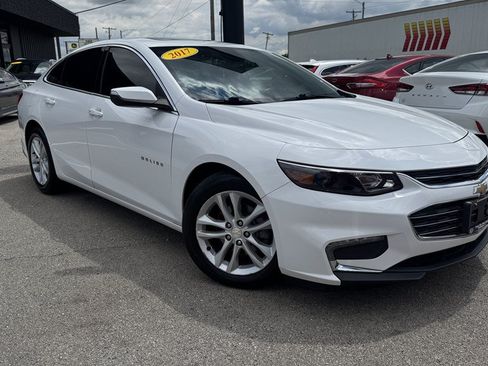 Used 2017 Chevrolet Malibu LT FWD image 2