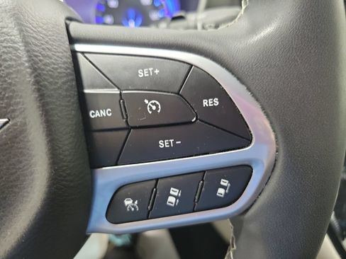 Used 2022 Chrysler Pacifica Touring-L AWD/4WD image 42