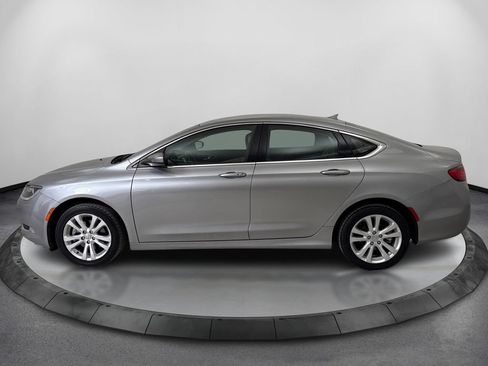 Used 2017 Chrysler 200 Limited Platinum FWD image 9
