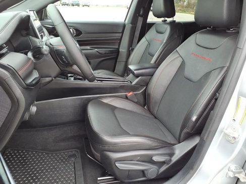 Used 2024 Jeep Compass Trailhawk AWD/4WD image 3