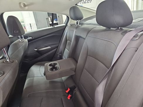 Used 2017 Chevrolet Cruze LT w/ Convenience Package FWD image 17