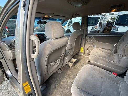 Used 2006 Toyota Sienna FWD image 24