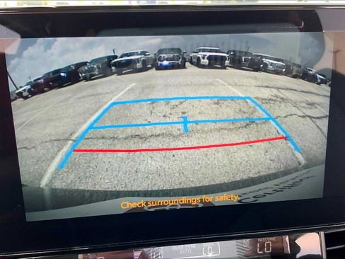 Used 2025 Toyota Sienna XLE FWD image 25
