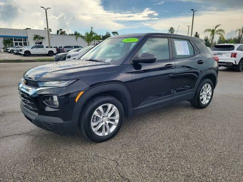 Used 2023 Chevrolet TrailBlazer LS FWD image 2