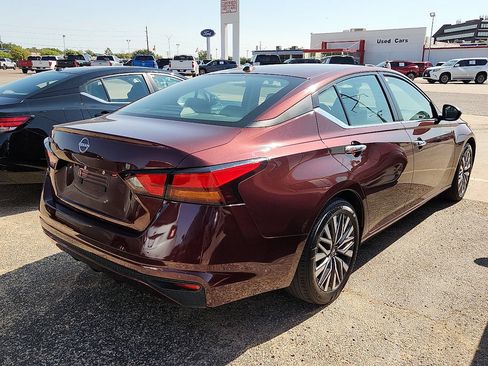 Used 2025 Nissan Altima 2.5 SV FWD image 3