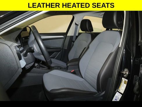 Used 2026 Volkswagen Jetta SE FWD image 3