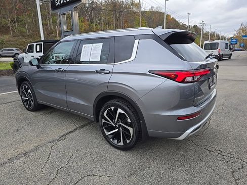 Used 2023 Mitsubishi Outlander SEL image 3