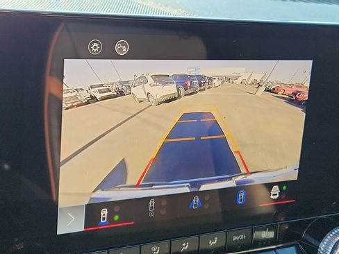 Used 2024 GMC Canyon AT4 w/ Technology Package image 14