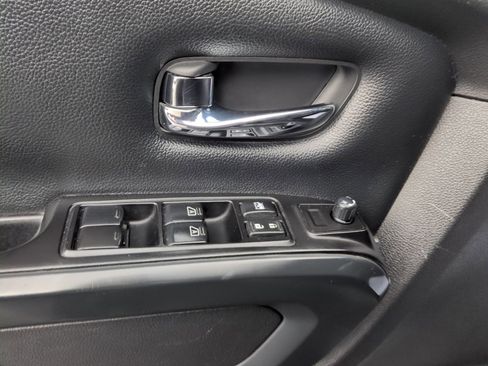 Used 2018 Nissan Titan SV w/ SV Convenience Package image 29