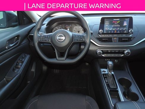 Used 2025 Nissan Altima 2.5 S image 18