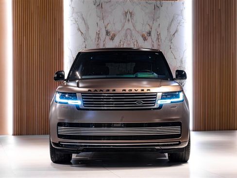 Used 2023 Land Rover Range Rover SV AWD/4WD image 2