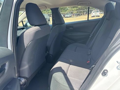 Used 2025 Toyota Corolla LE FWD image 11