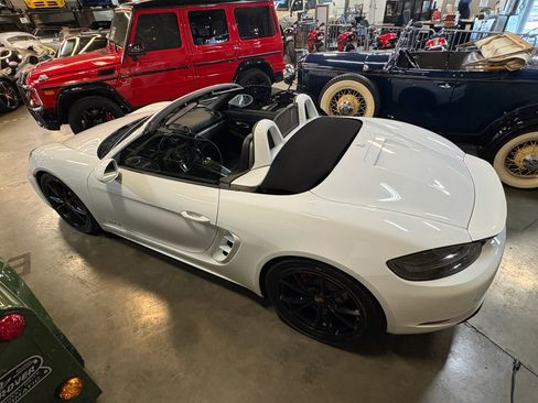 Used 2018 Porsche 718 Boxster GTS image 7