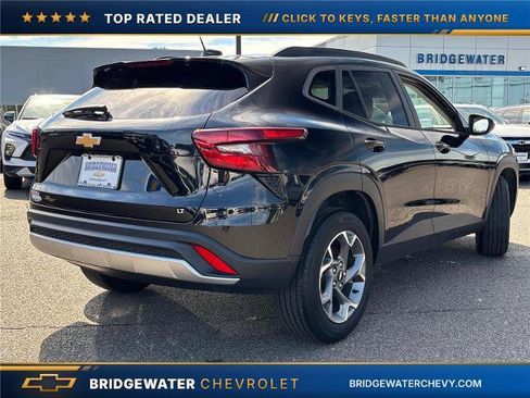 Used 2024 Chevrolet Trax LT w/ Driver Confidence Package FWD image 11