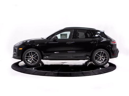 Certified 2026 Porsche Macan AWD/4WD image 2