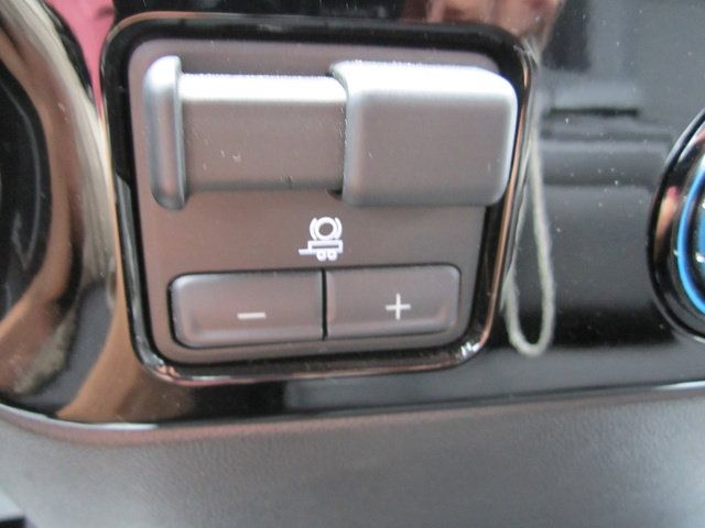 Used 2025 GMC Sierra 3500 SLE w/ SLE Convenience Package AWD/4WD image 19