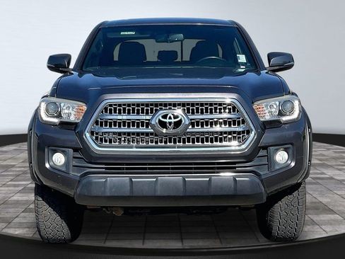Used 2017 Toyota Tacoma TRD Off-Road w/ Tow Package (A/T) AWD/4WD image 3