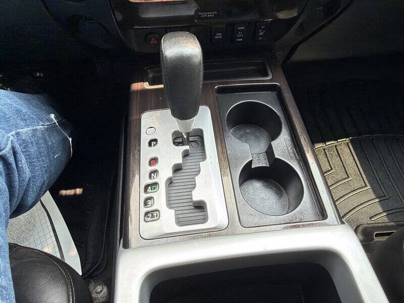 Used 2013 Nissan Titan S AWD/4WD image 23