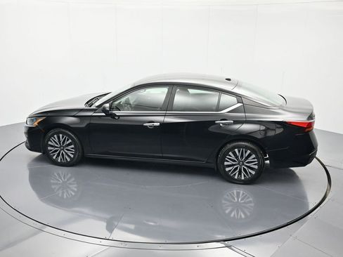 Used 2024 Nissan Altima 2.5 SV FWD image 34