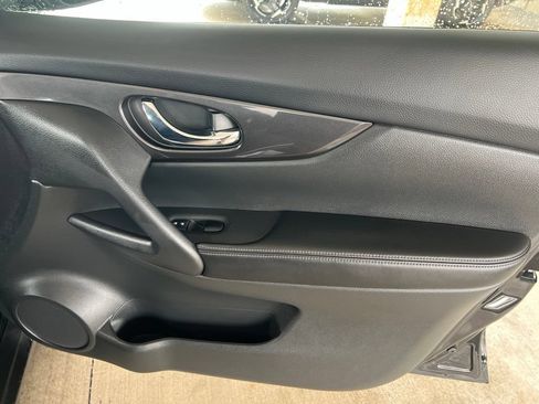 Used 2018 Nissan Rogue S AWD/4WD image 22