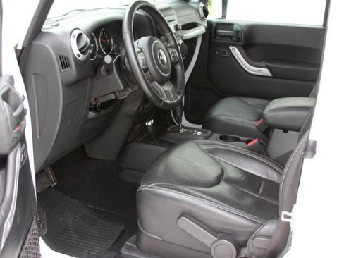 Used 2016 Jeep Wrangler Sahara AWD/4WD image 25