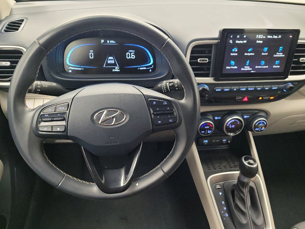 Used 2025 Hyundai Venue Limited FWD image 22