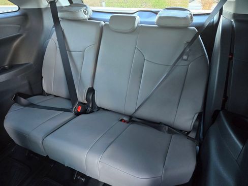 Certified 2026 Toyota Sienna XLE FWD image 12