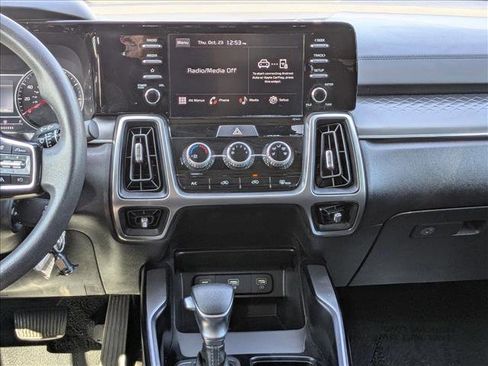 Used 2023 Kia Sorento LX image 16