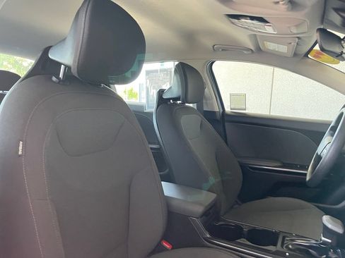 Used 2025 Kia K4 FWD image 18